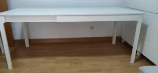 Mesa y 6 sillas de madera