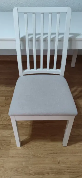 Mesa y 6 sillas de madera