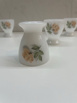 Hueveras Arcopal Modelo Rosas (Set de 4)