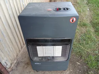 Estufa de gas Mercalor negra