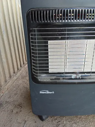 Estufa de gas Mercalor negra