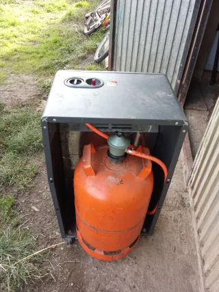 Estufa de gas Mercalor negra