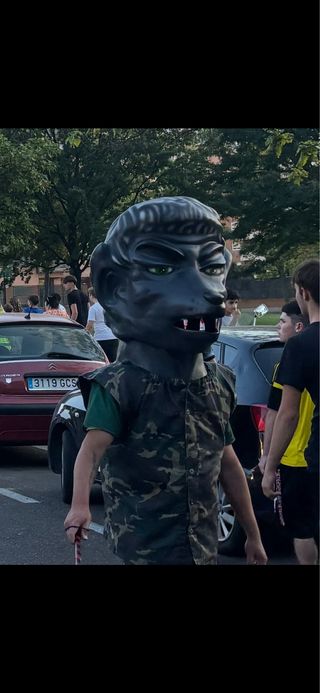 Cabezudo Comparsa Lobo