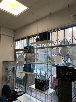 Estantería colgante madera y cadenas