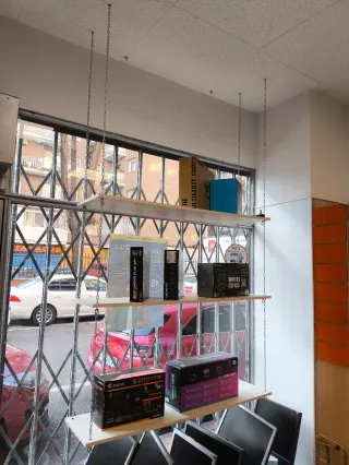 Estantería colgante madera y cadenas