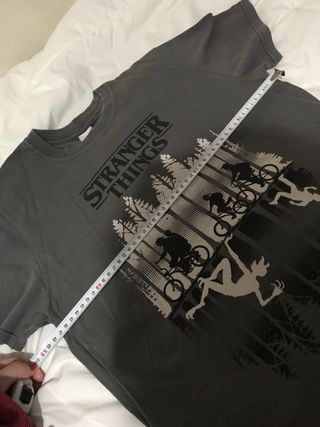 Camiseta Stranger Things Gris