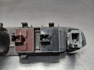 MANDO ELEVALUNAS DELANTERO IZQUIERDO SEAT CORDOBA