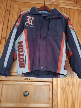 Se regala Chaqueta chico T.140cm