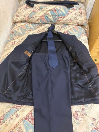 Traje de caballero Antonio Miro azul marino