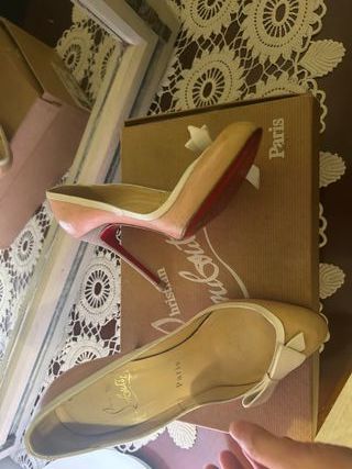 Zapatos Christian Louboutin Beige Talla 35