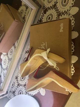 Zapatos Christian Louboutin Beige Talla 35