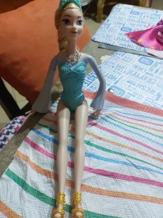 Bambola Elsa Spara Ghiaccio Mattel 2014