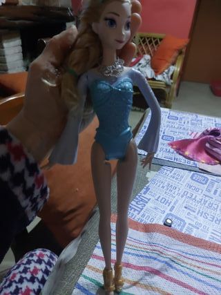 Bambola Elsa Spara Ghiaccio Mattel 2014