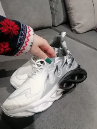 Zapatillas deportivas hombre grises y blancas