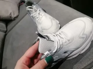 Zapatillas deportivas hombre grises y blancas