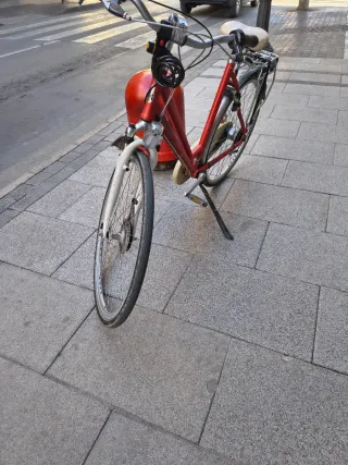 Bicicleta roja Gazelle