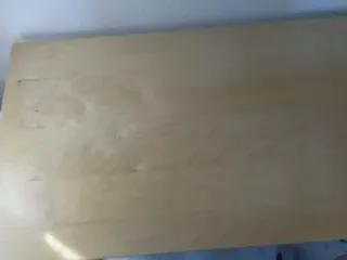 Escritorio IKEA con cajonera y silla