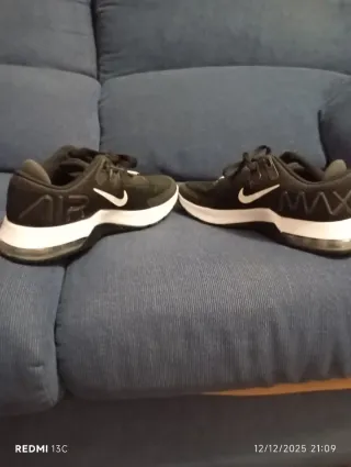 Zapatillas Nike Negras y Blancas