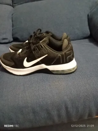 Zapatillas Nike Negras y Blancas