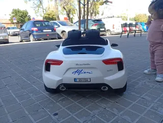 Coche eléctrico infantil