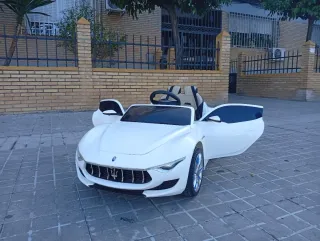 Coche eléctrico infantil