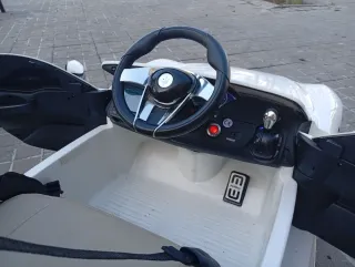 Coche eléctrico infantil