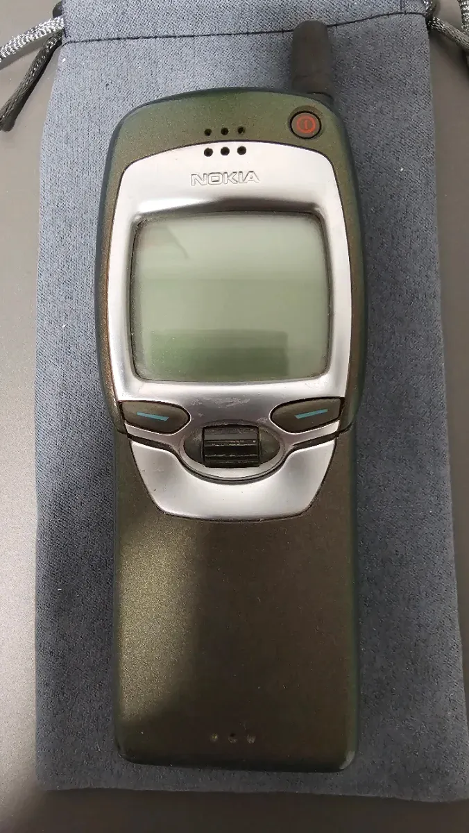 Telefono Cellulare NOKIA 7110 Il mito Matrix Banana CAMALEONTE