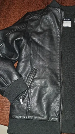 Cazadora negra forrada Kiabi