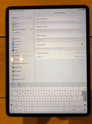 iPadAir13M3128 GrisNuevo.Con funda AppleSmartfolio