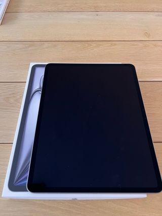 iPadAir13M3128 GrisNuevo.Con funda AppleSmartfolio