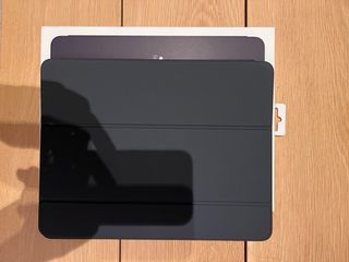 iPadAir13M3128 GrisNuevo.Con funda AppleSmartfolio