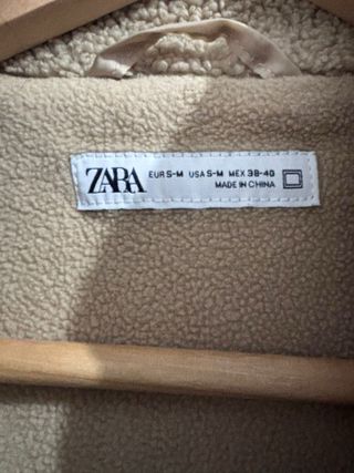 Chaqueta Zara borreguito beige y verde