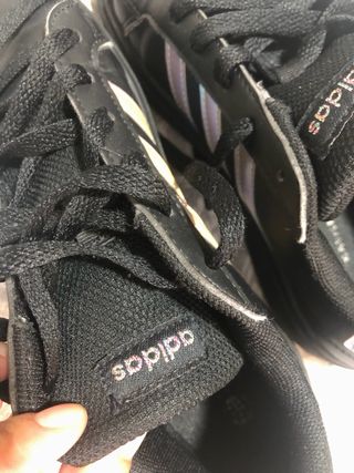 Zapatillas Adidas Negras y Plateadas