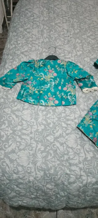 Traje Fallera Niña 3-5 Años Raso verde y dorado 3