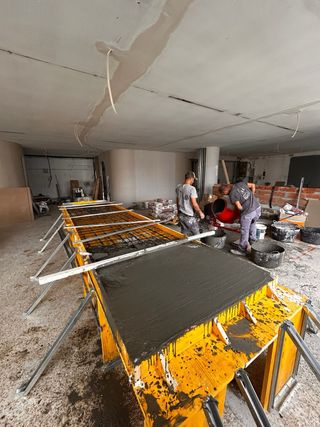 Alicatado ,mesas de hormigon , cocinas tipo isla