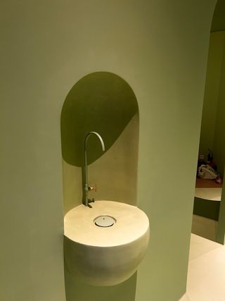 Alicatado ,mesas de hormigon , cocinas tipo isla