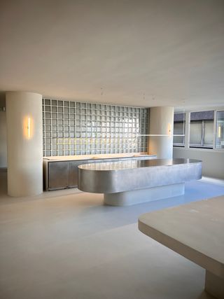 Alicatado ,mesas de hormigon , cocinas tipo isla