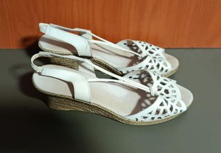 Sandalias blancas cuña esparto talla 37