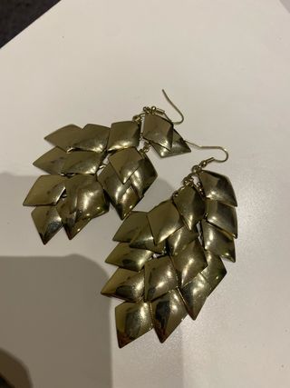 Pendientes dorados largos