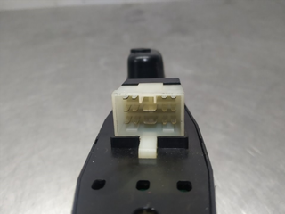 MANDO ELEVALUNAS DELANTERO IZQUIERDO KIA CARENS (