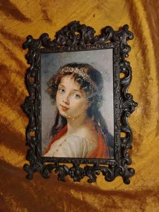 Cornice in metallo con ritratto