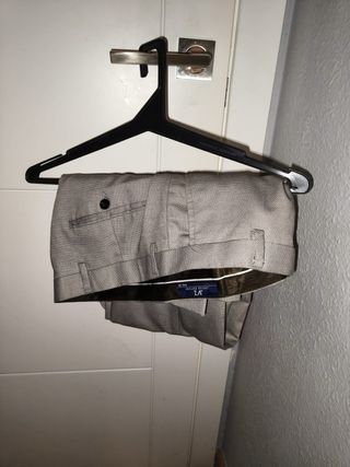 Traje JVZ gris y corbata Calvin Klein