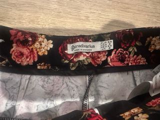 Pantalones Stradivarius florales tobilleros