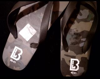 Vendo Chanclas Brandit Camuflaje negro 42 NUEVAS