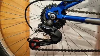 Bicicleta de montaña azul