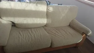 Sofá cama beige en buen estado