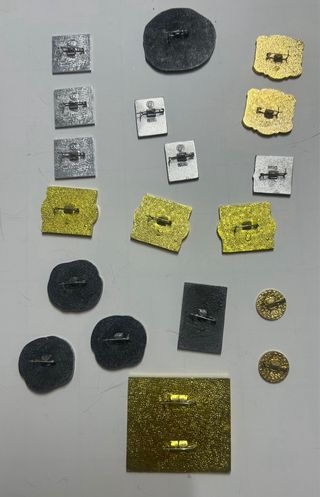 Lote de Pines y Chapas Soviéticas