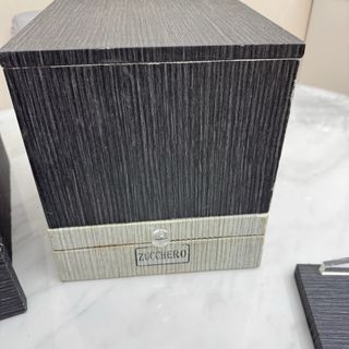 Set da cucina in legno nero e grigio