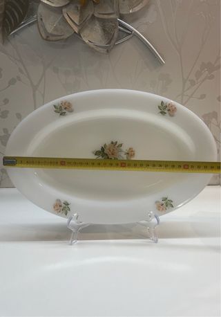 Fuente ovalada Arcopal con rosas