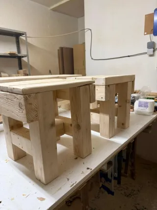 Taburete artesanal de madera